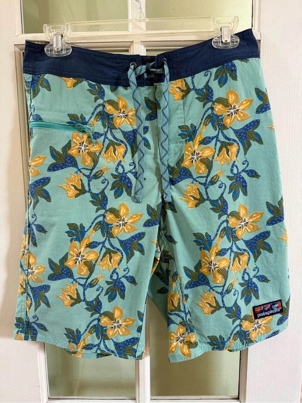 Patagonia Swim 21” Wavefarer Floral Board Shorts Size 30” x 10”